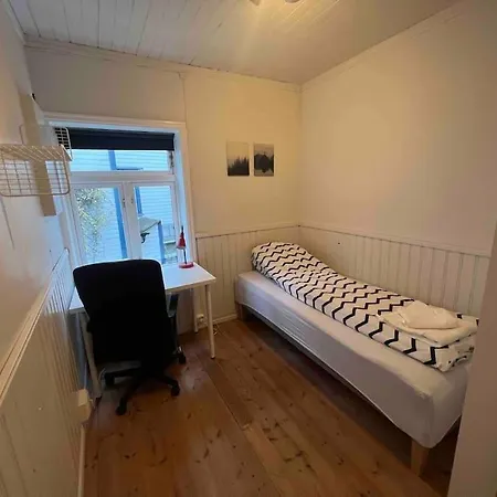 Appartement Cozy Apartement Near The Center. 5 Bedrooms *
