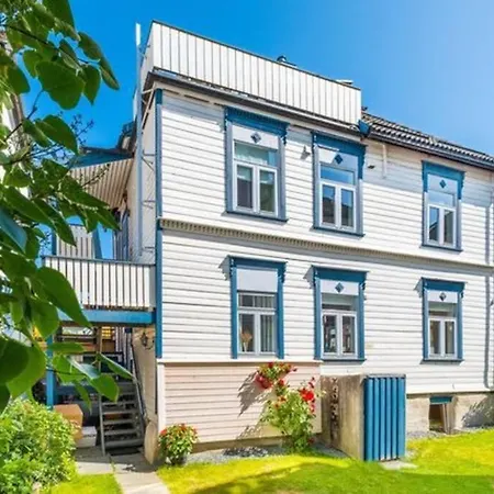 Appartement Cozy Apartement Near The Center. 5 Bedrooms