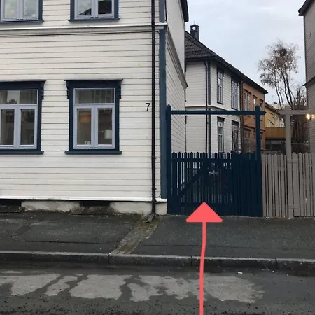 Cozy Apartement Near The Center. 5 Bedrooms *